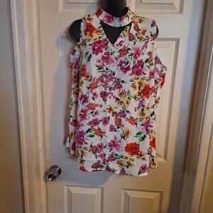 Relativity floral cold shoulder blouse large
